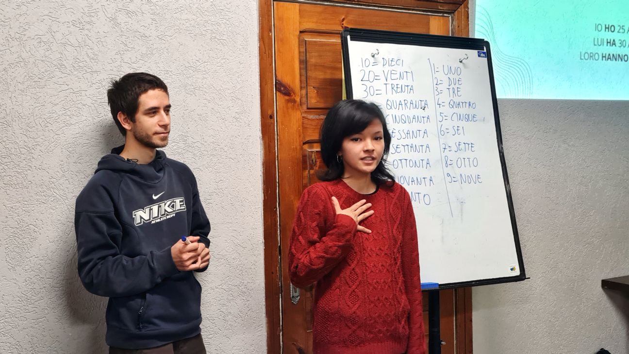 Brīvprātīgie no Itālijas jēkabpiliešiem māca itāļu valodu