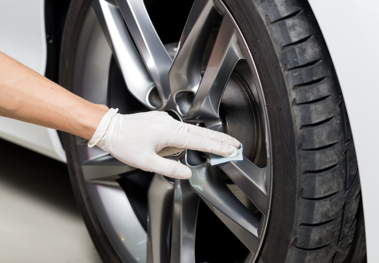 Jēkabpilī un Ābeļos nozagti mašīnu diski