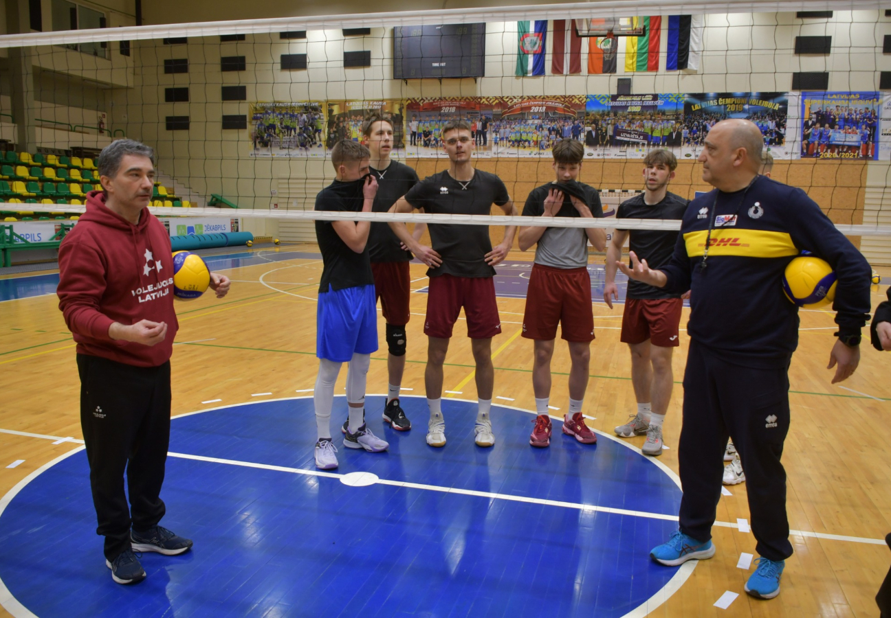 Jēkabpilī viesojas volejbola treneri no Itālijas