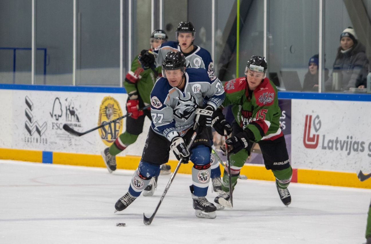 Labdarības hokeja spēlē vāks ziedojumus pansionātam “Jaunāmuiža”