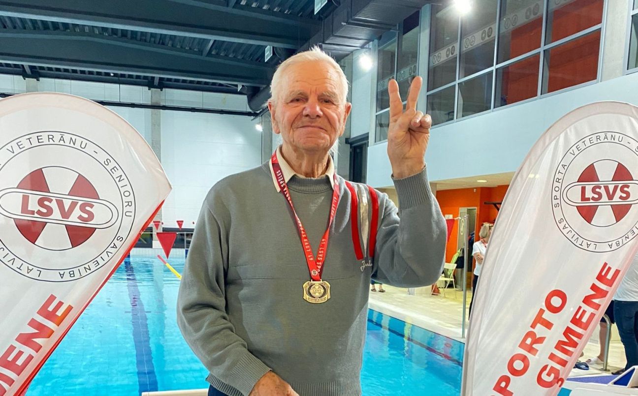 Jēkabpils peldētājam Jevgēnijam Meļņikovam 85+ vecuma grupā divas zelta medaļas