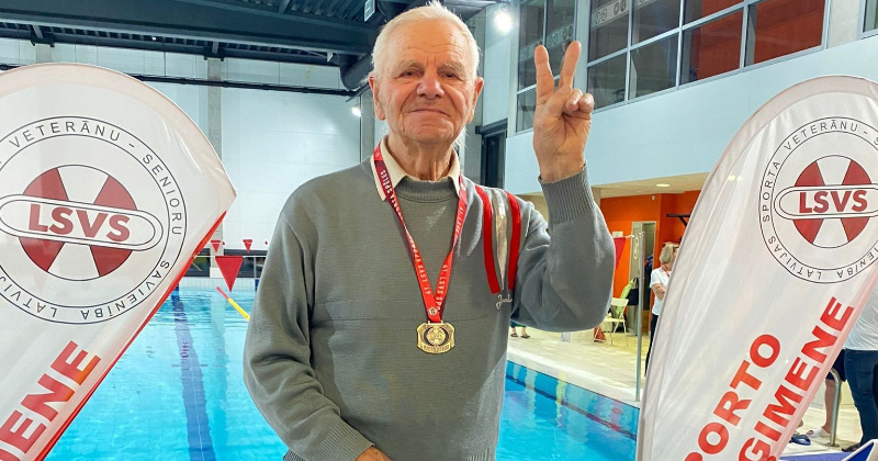 Jēkabpils peldētājam Jevgēnijam Meļņikovam 85+ vecuma grupā divas zelta medaļas