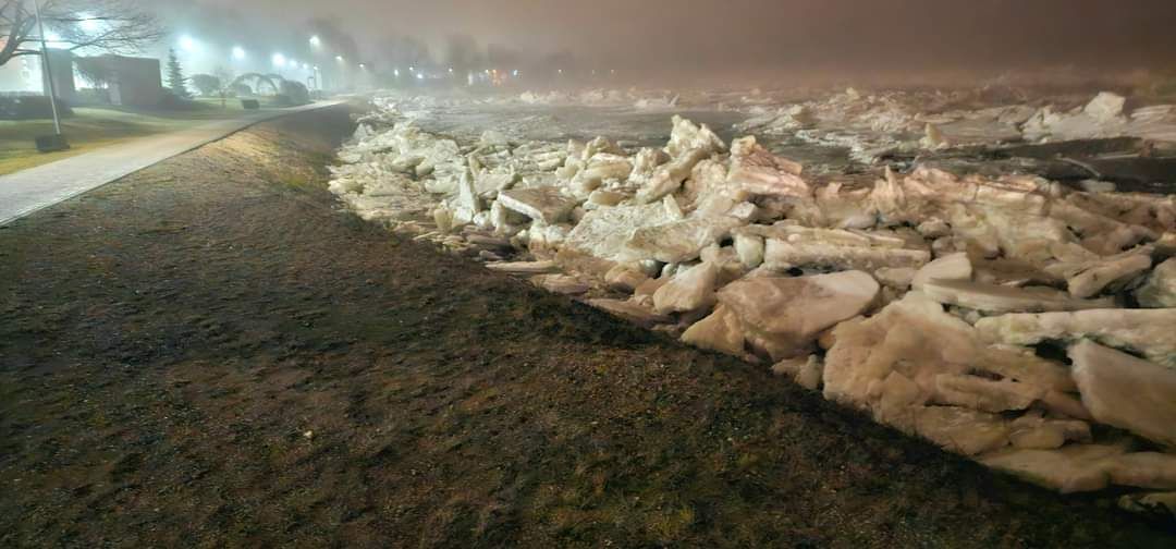 Pļaviņās applūst teritorijas