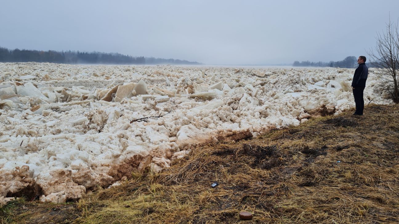 Pļaviņās saglabājas ledus sastrēgums