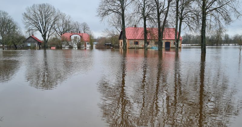 Krustpils pagastā turpina applūst teritorijas