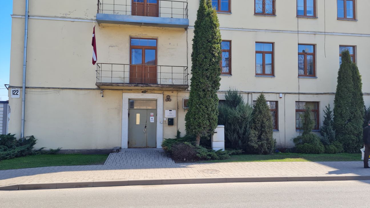 Viesītē nozog dārgu automašīnas detaļu, Jēkabpilī apzog veikalu