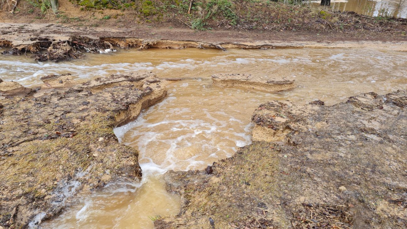 Jēkabpils novadā apseko plūdu laikā bojātos autoceļus