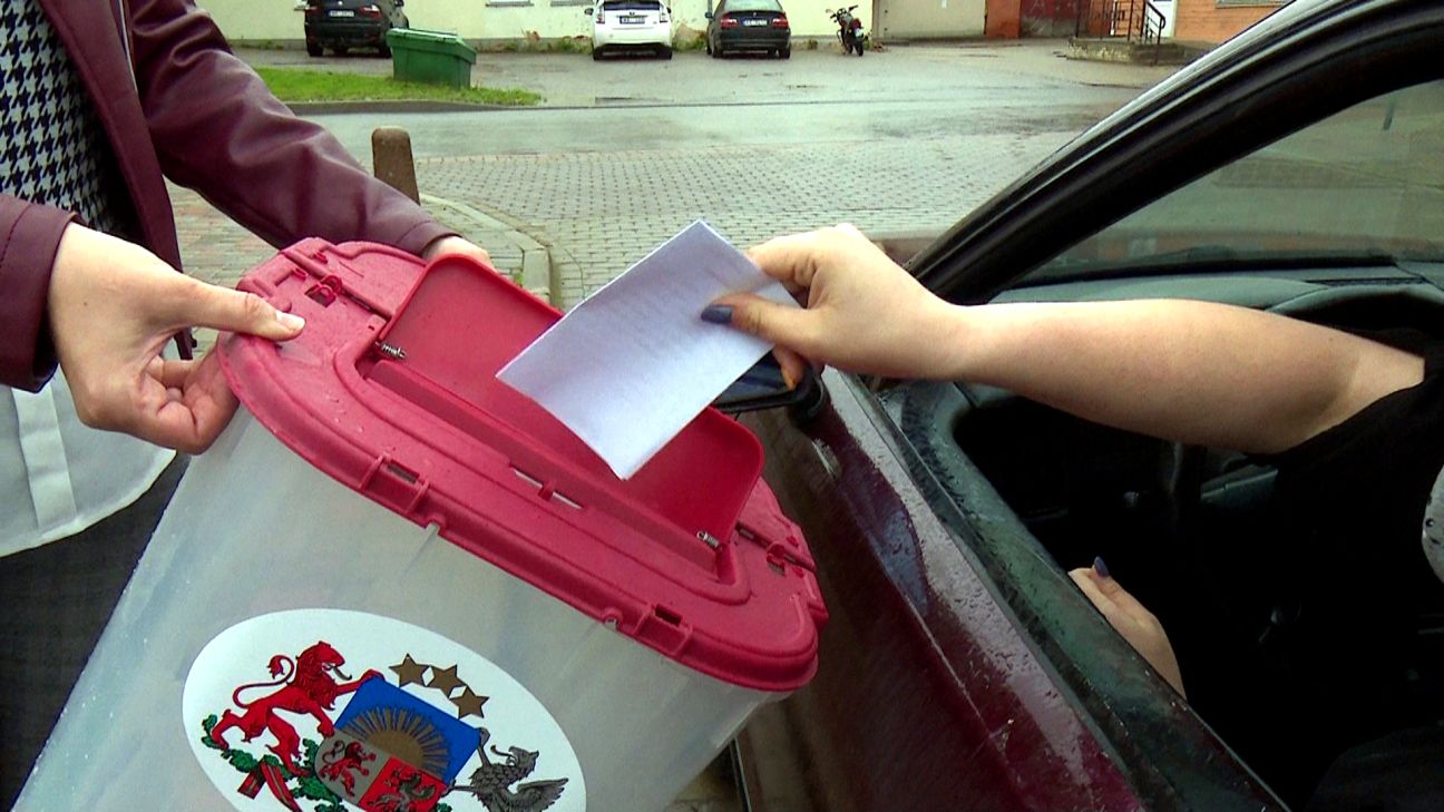 Aicina piedalīties aptaujā par iespēju balsot no sava auto