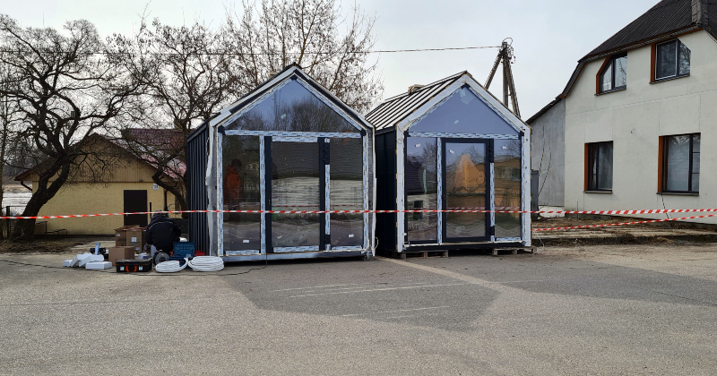 Mājražotāju tirdziņa teritorijā Jēkabpilī uzstādīti jauni tirdzniecības kioski