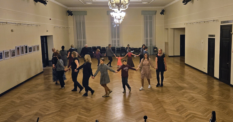 Danču vakarā jēkabpilie&scaron;i apgūst Sēlijas deju soļus