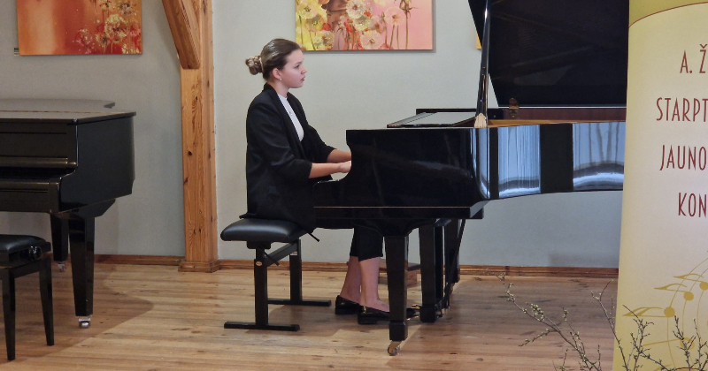 Jēkabpilī izskan jauno pianistu konkurss