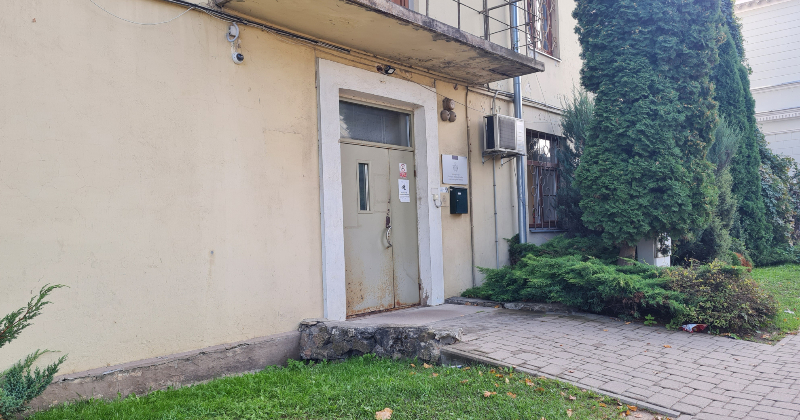 Jēkabpilī jaunietis nobraucis no ceļa