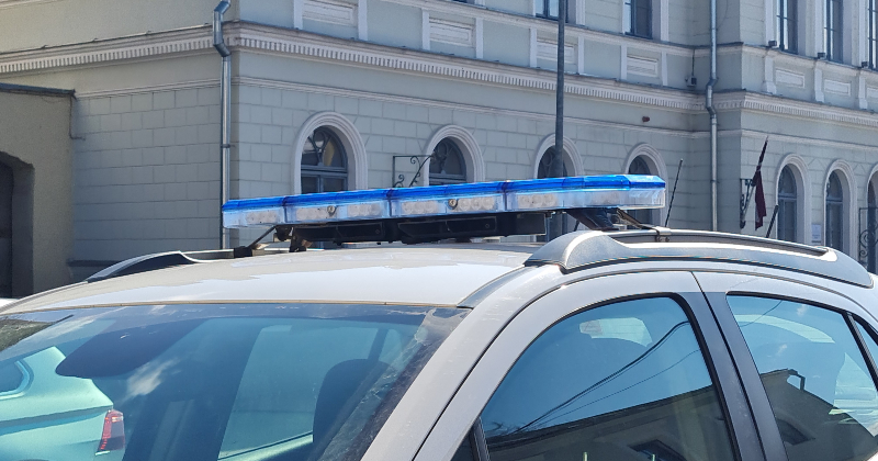 Jēkabpilī vīrietis pievēr&scaron; policijas uzmanību ar nepiemērota apģērba izvēli 