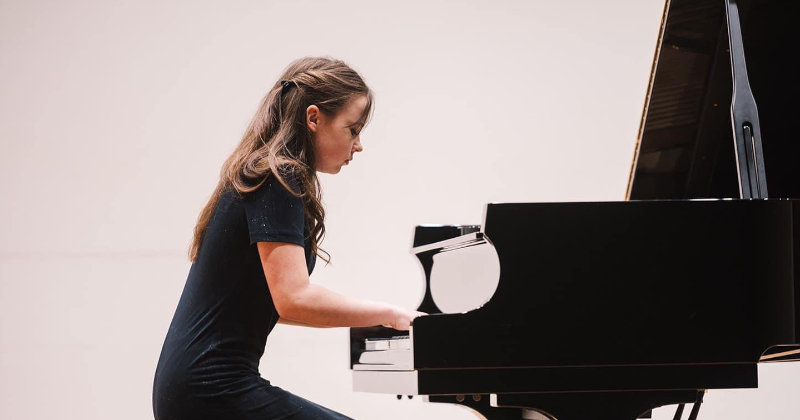 Jēkabpils mūzikas skolas audzēkne viena no deviņiem pianistiem Osokina meistarklasēs