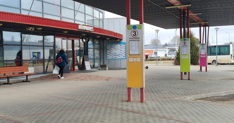 Stāju&scaron;ās spēkā autobusu un vilcienu jaunās biļe&scaron;u cenas