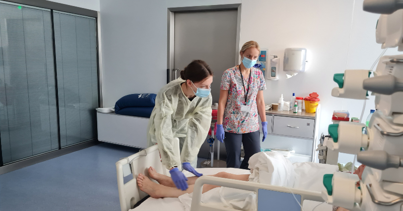 Ēnu dienā Jēkabpilī skolēniem liela interese par mediķu darbu