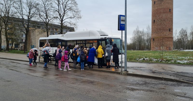 Kāpēc pilsētas autobusos pasažieri netiek ielaisti iek&scaron;ā pirms reisa sākuma?