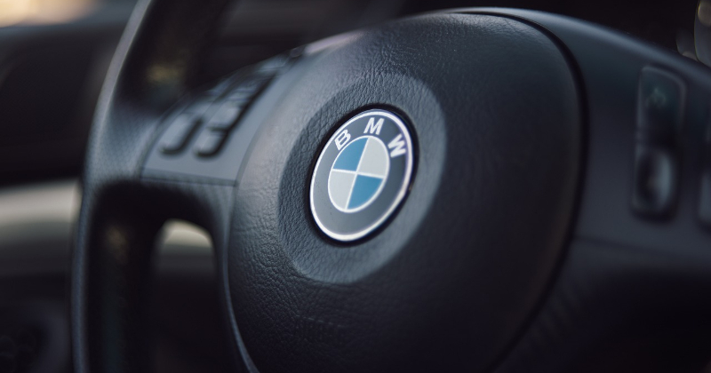 Jēkabpilī jaunie&scaron;i sēžas pie &ldquo;BMW&rdquo; stūres alkohola reibumā