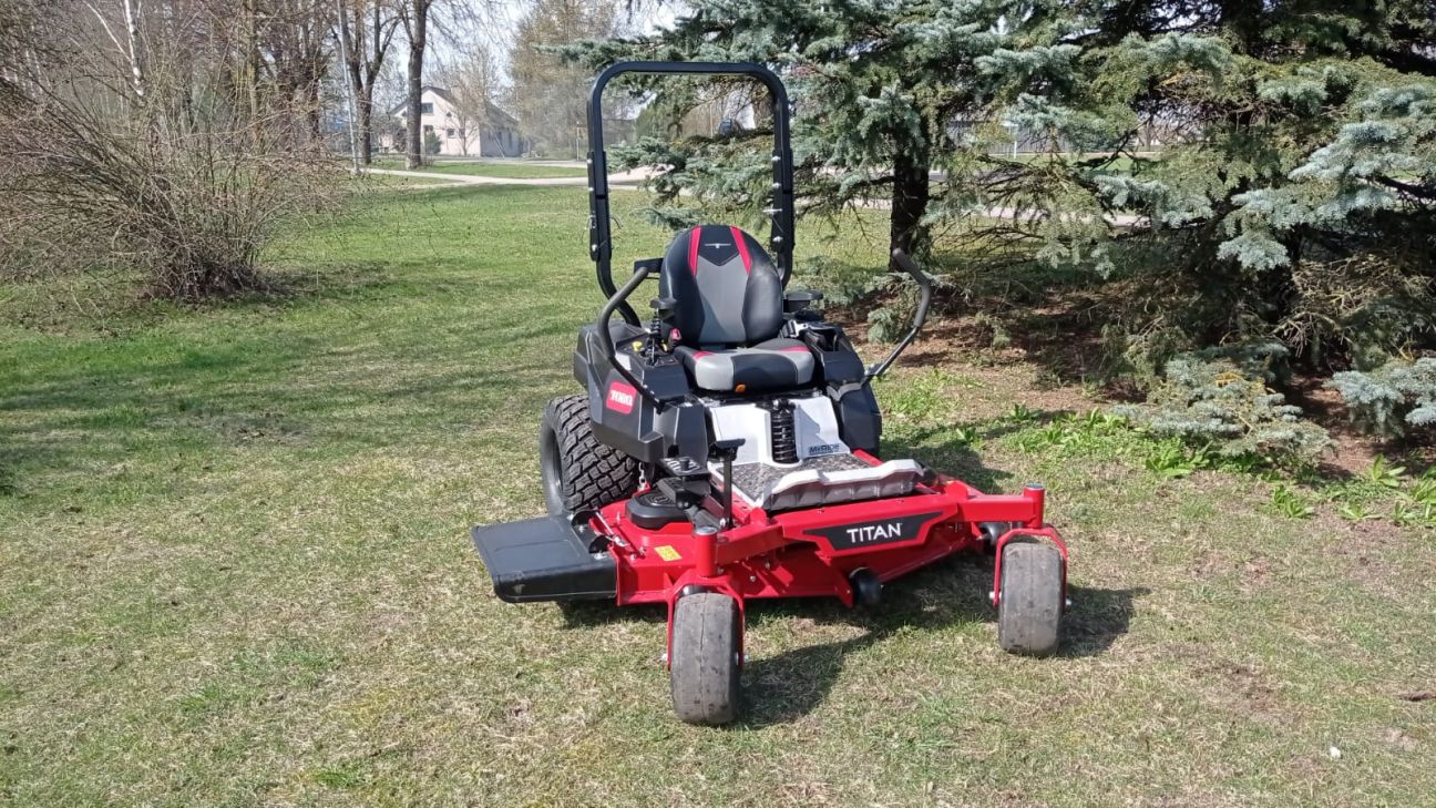 Kūku pagastā iegādāts jauns zāles pļāvējs