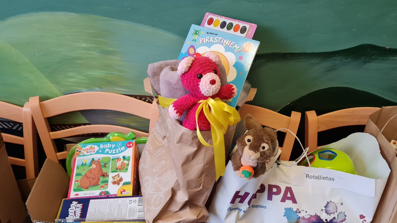 Jēkabpils novada skolas ziedo Drosmes kastes Ukrainas bērniem