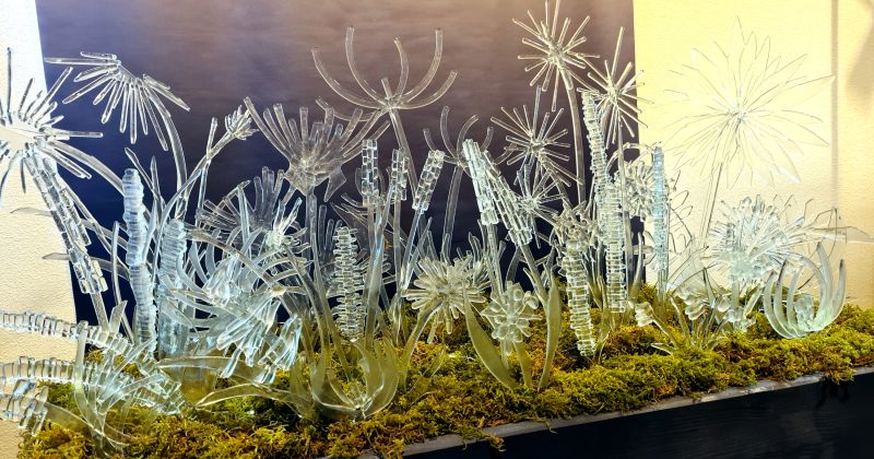 Līvānos atklāj biedrības &ldquo;Ūdenszīmes&rdquo; stikla darbu izstādi