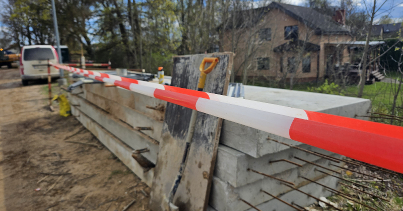 Aizsargdambja remonta laikā aizliegts pārvietoties pa dambi un Pļaviņu ielu
