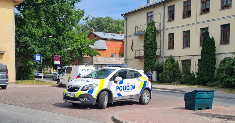 Jēkabpils novadā &scaron;oferis kāpj pie stūres alkohola reibumā