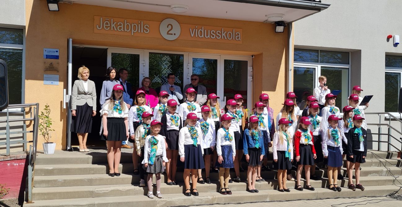 Atklāj Jēkabpils 2. vidusskolas atjaunotās telpas Rīgas ielā