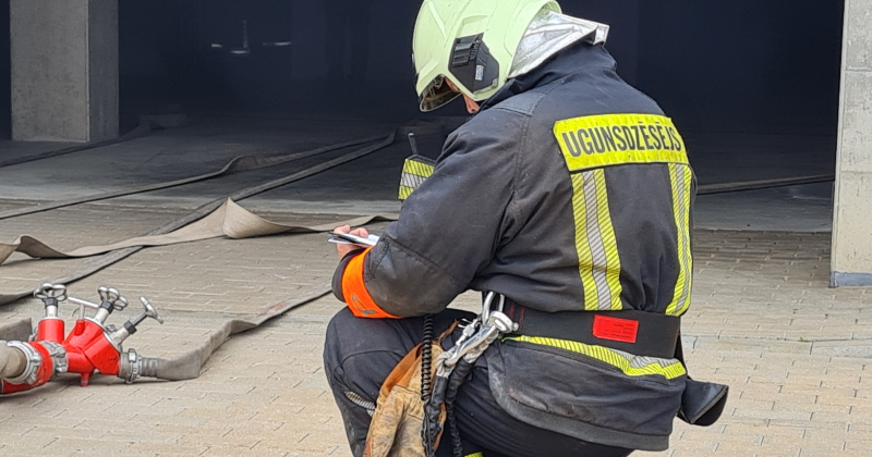 Jēkabpils novada ugunsdzēsējiem pie&scaron;ķirti apbalvojumi