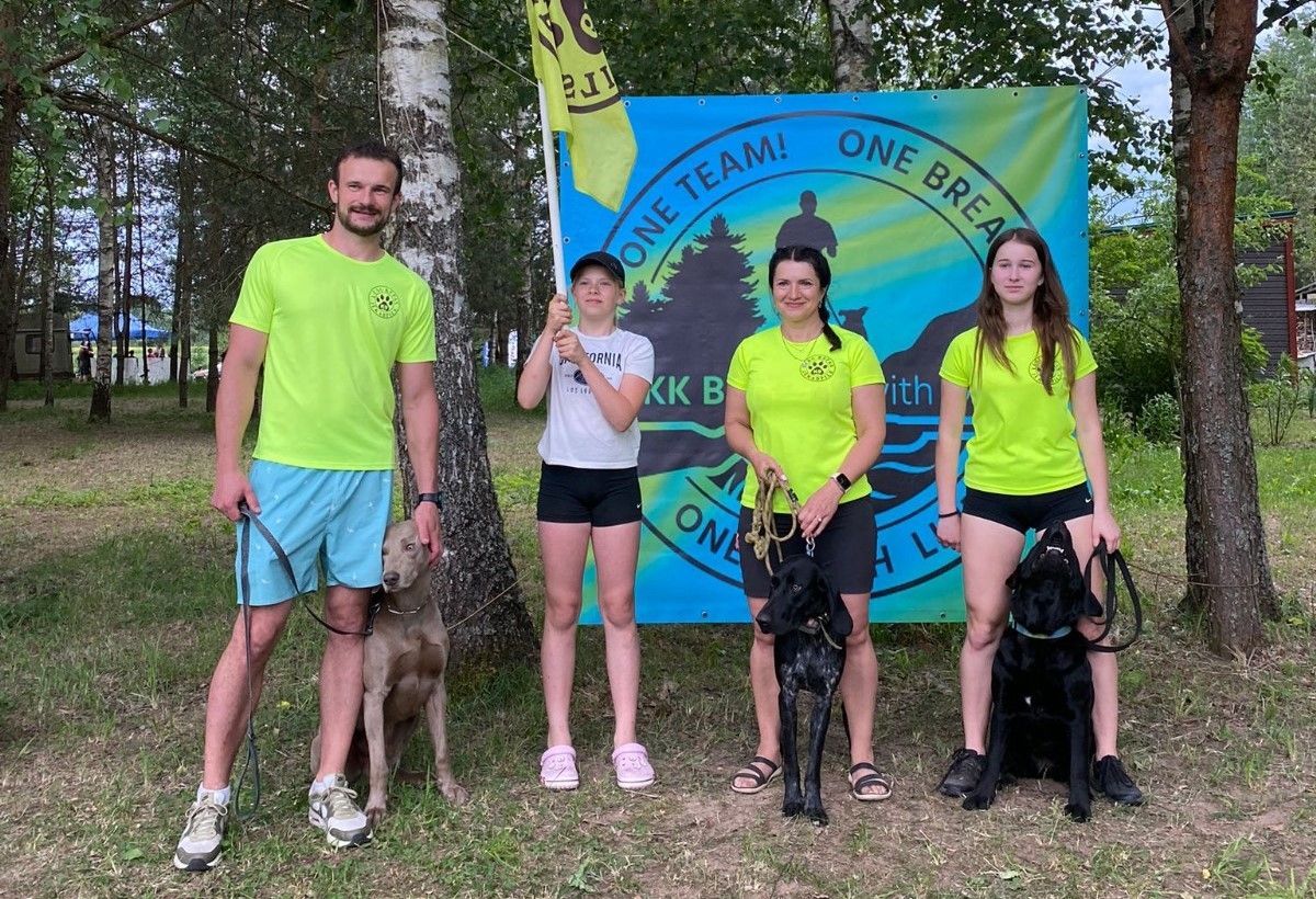 Jēkabpilieši un viņu suņi gūst medaļas mini biatlonā