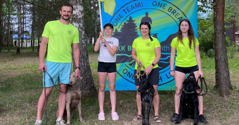 Jēkabpilie&scaron;i un viņu suņi gūst medaļas mini biatlonā