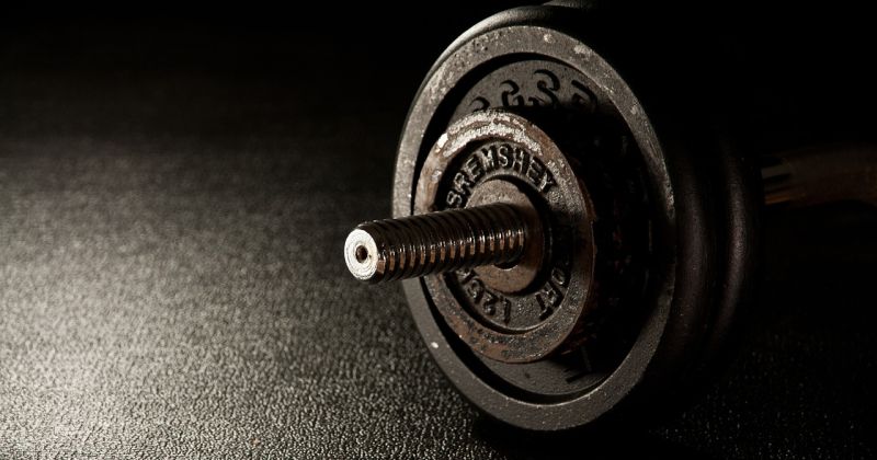 Hanteles ar maināmu svaru - kompaktas, universālas un regulējamas katra vajadzībām