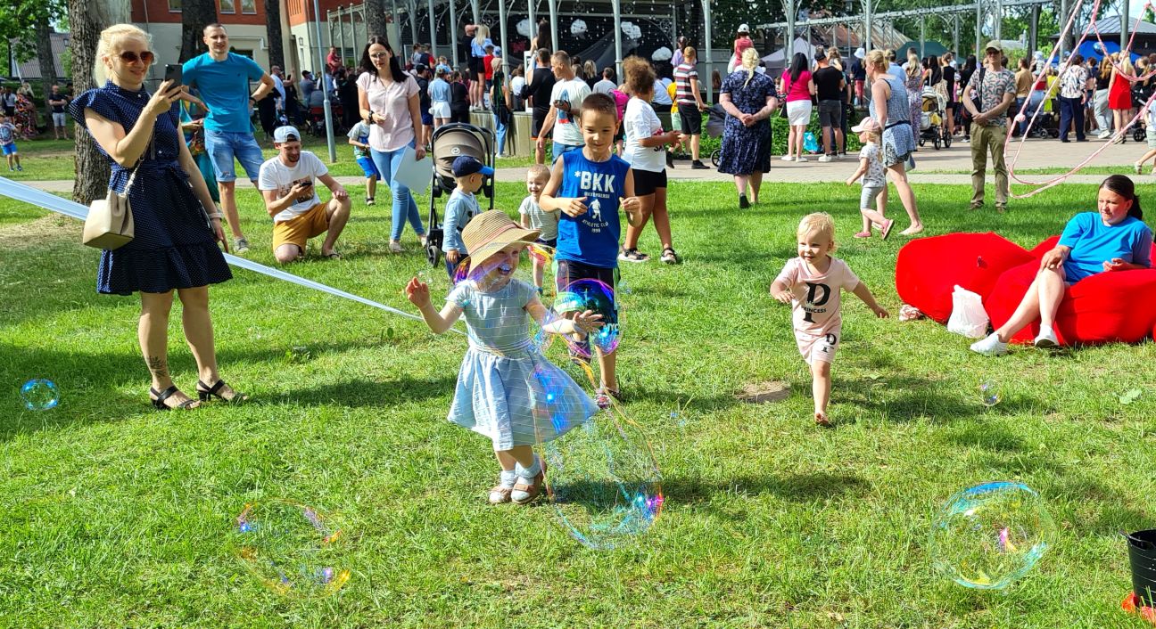 Bērnu svētki Jēkabpilī aizvadīti ar izzinošām un radošām aktivitātēm