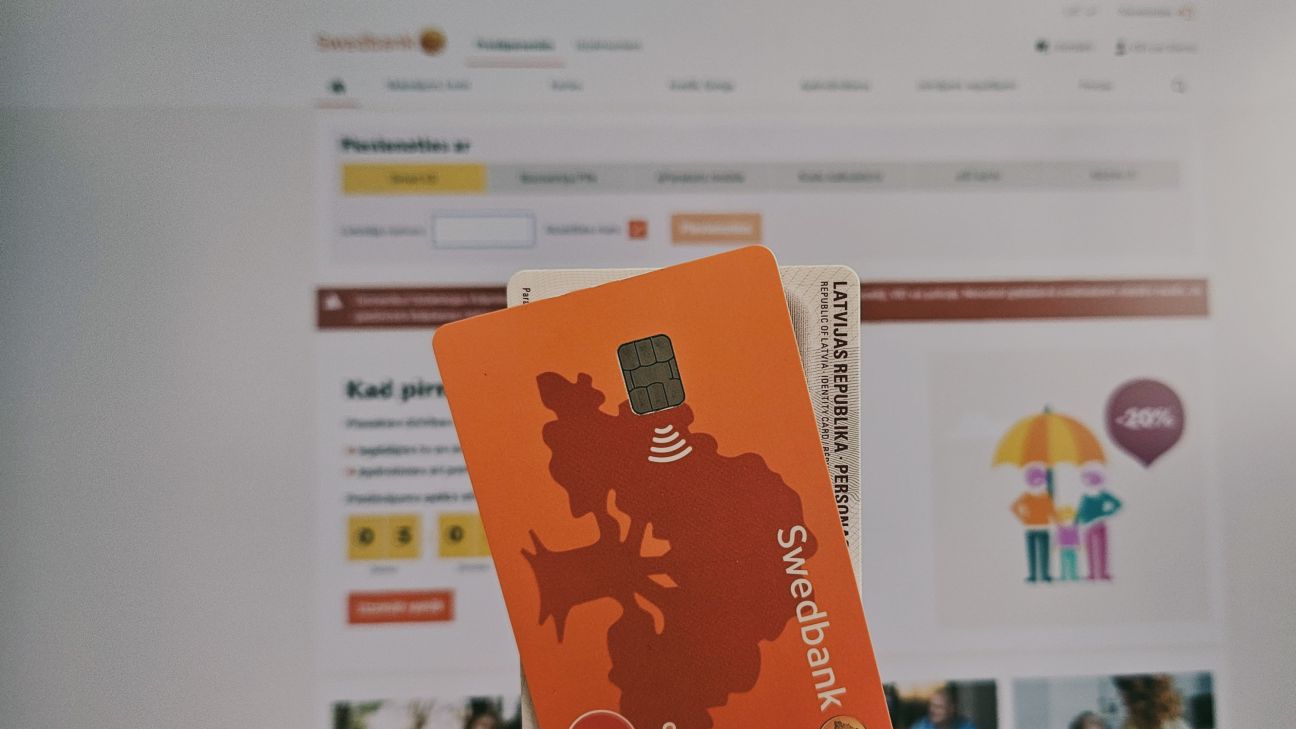 Krāpnieki turpina uzdoties par Valsts policijas un banku darbiniekiem 