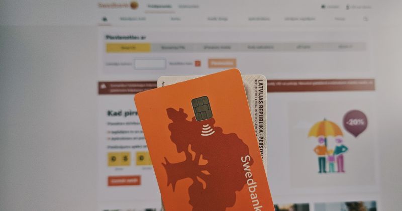 Krāpnieki turpina uzdoties par Valsts policijas un banku darbiniekiem 