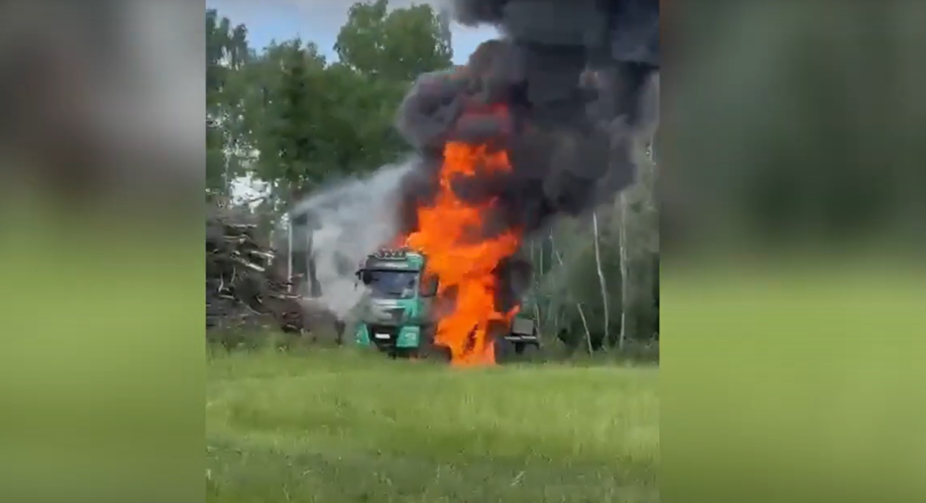 Deg smagā automašīna