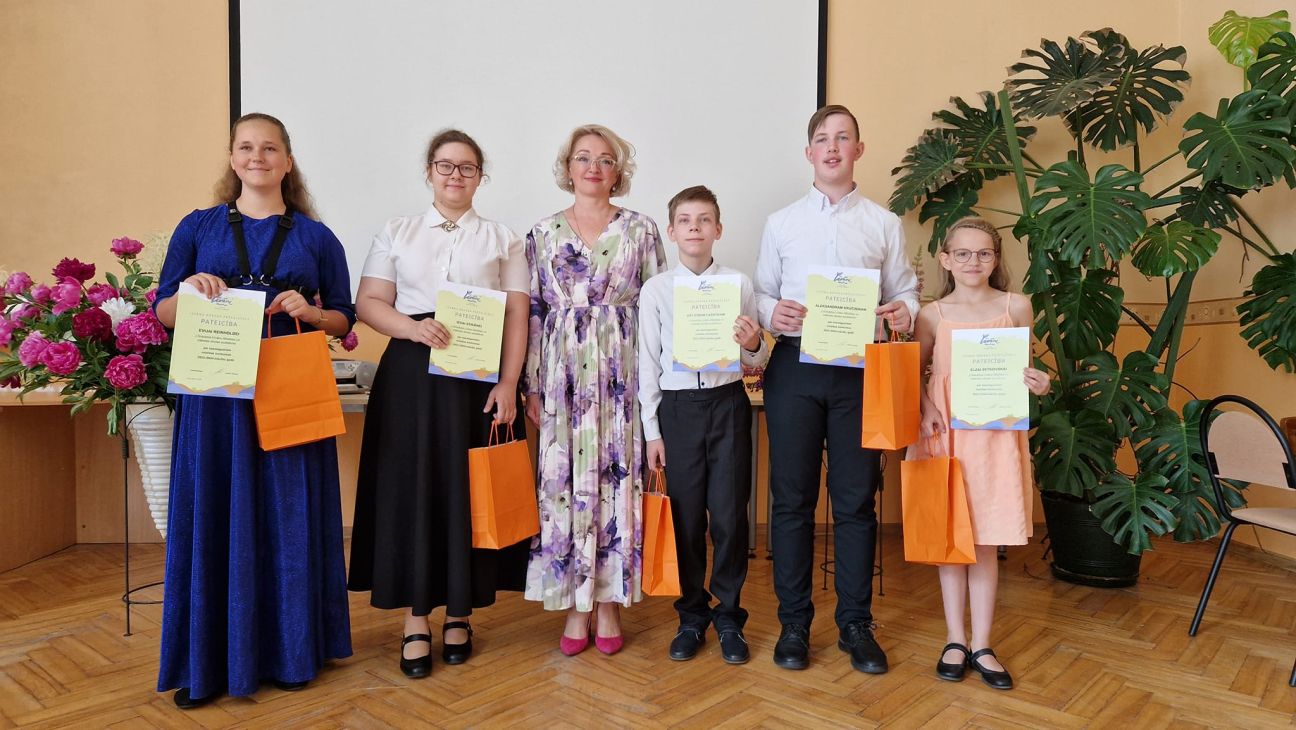 Līvānu novadā godināti izcilākie skolēni un pedagogi