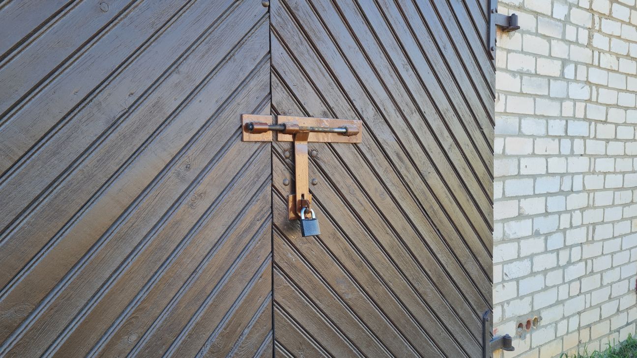 Jēkabpilī garnadži no garāžas nozog mantas 800 eiro vērtībā 