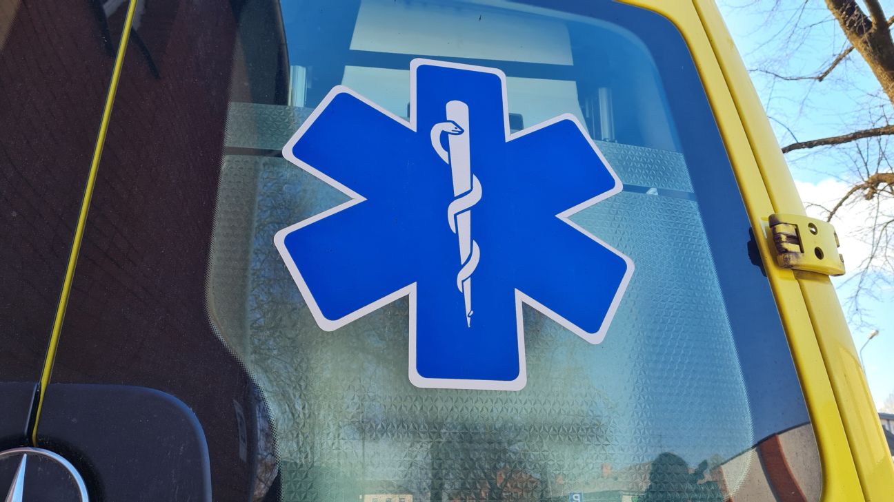 Kalna pagastā, apgāžoties mikroautobusam, traumas gūst tā vadītājs