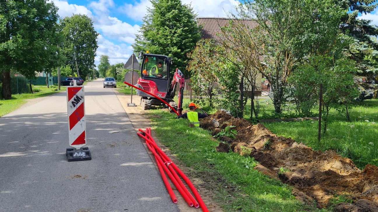 Uzsākta apgaismojuma izbūve Daugavas ielā Līvānos