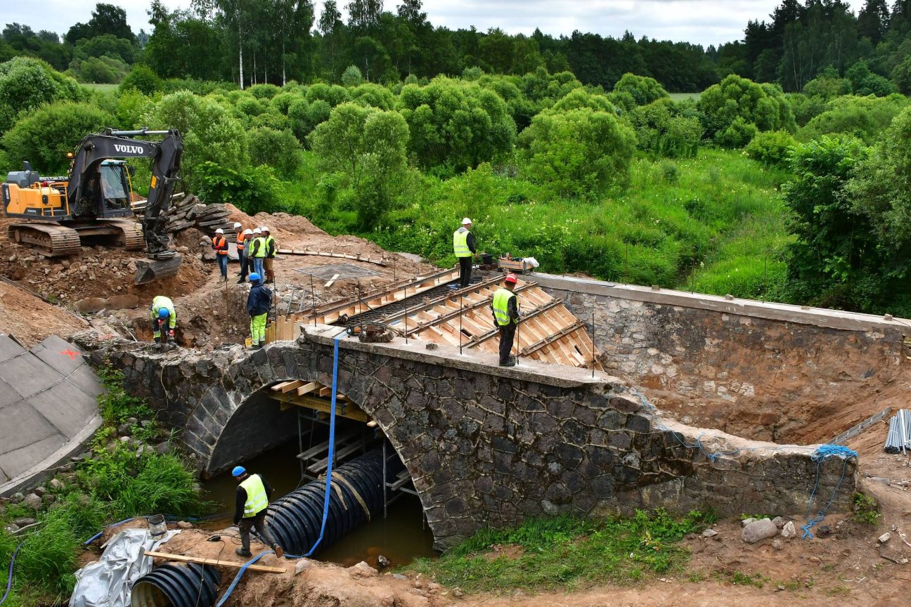 Pārbūvē seno Pelītes upes tiltu