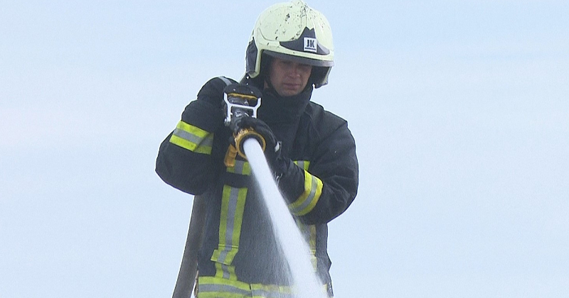 Krustpils pagastā aizdegu&scaron;ies vairāki spēkrati un saimniecības ēkas