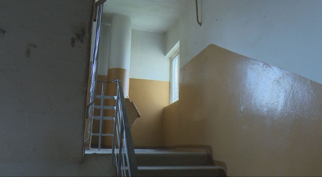 Ābeļu pagastā vandaļi apzīmē dzīvokļa durvis