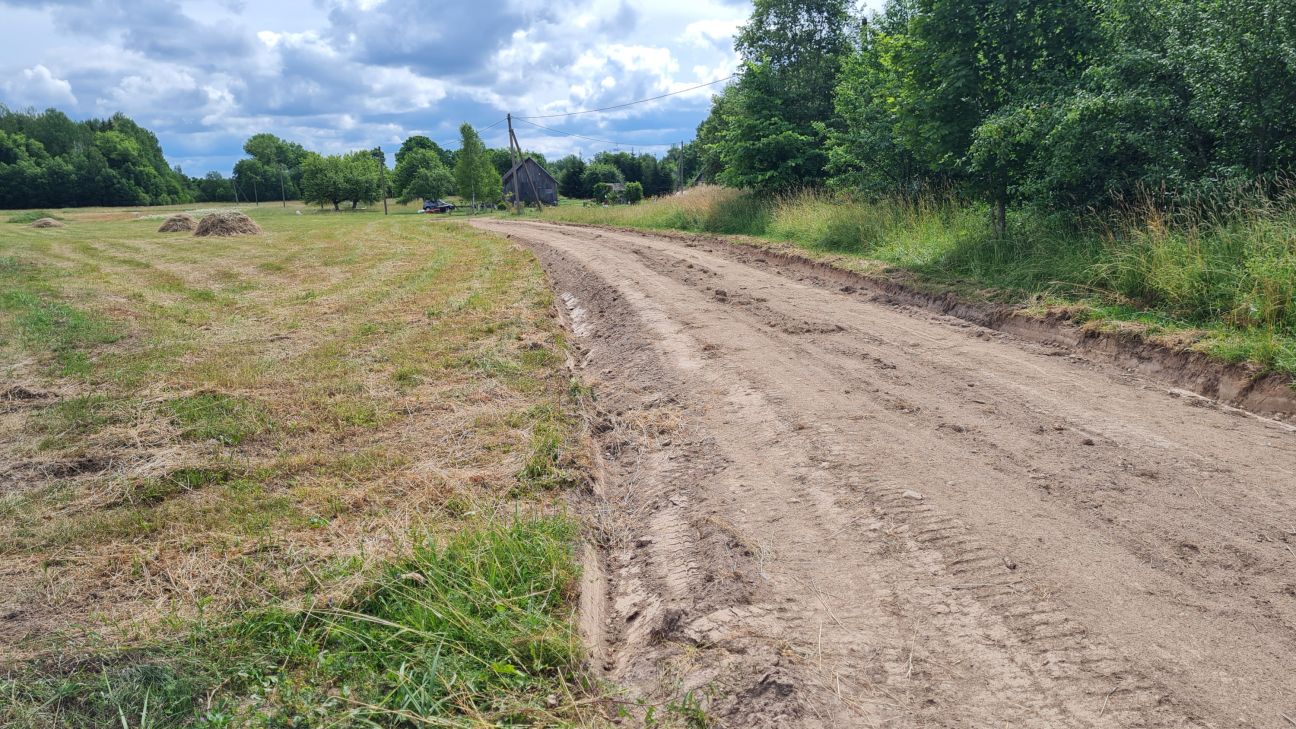 Ar kavēšanos nolīdzināts neizbraucams ceļa posms Vīpes pagastā