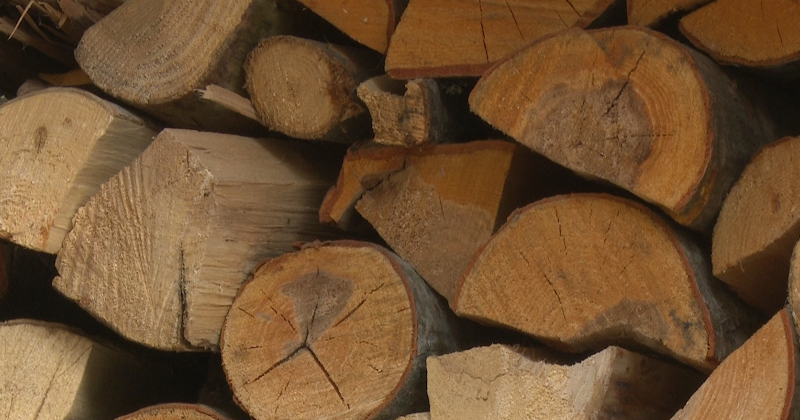 Policija brīdina par krāpniekiem, kuri &ldquo;tirgo&rdquo; kurināmos materiālus