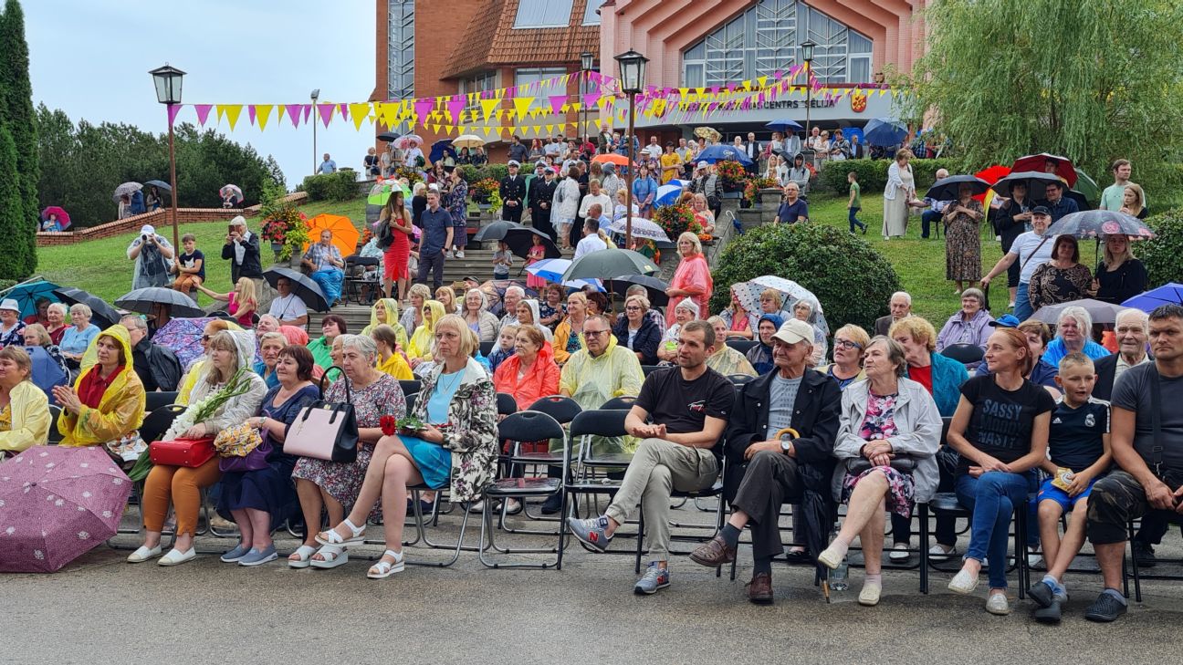 Aknīstē un Viesītē šovasar varēs savīties dziesmu, deju un draugu rakstos