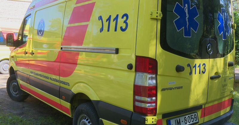 Ata&scaron;ienē satiksmes negadījumā cie&scaron; auto &scaron;oferis