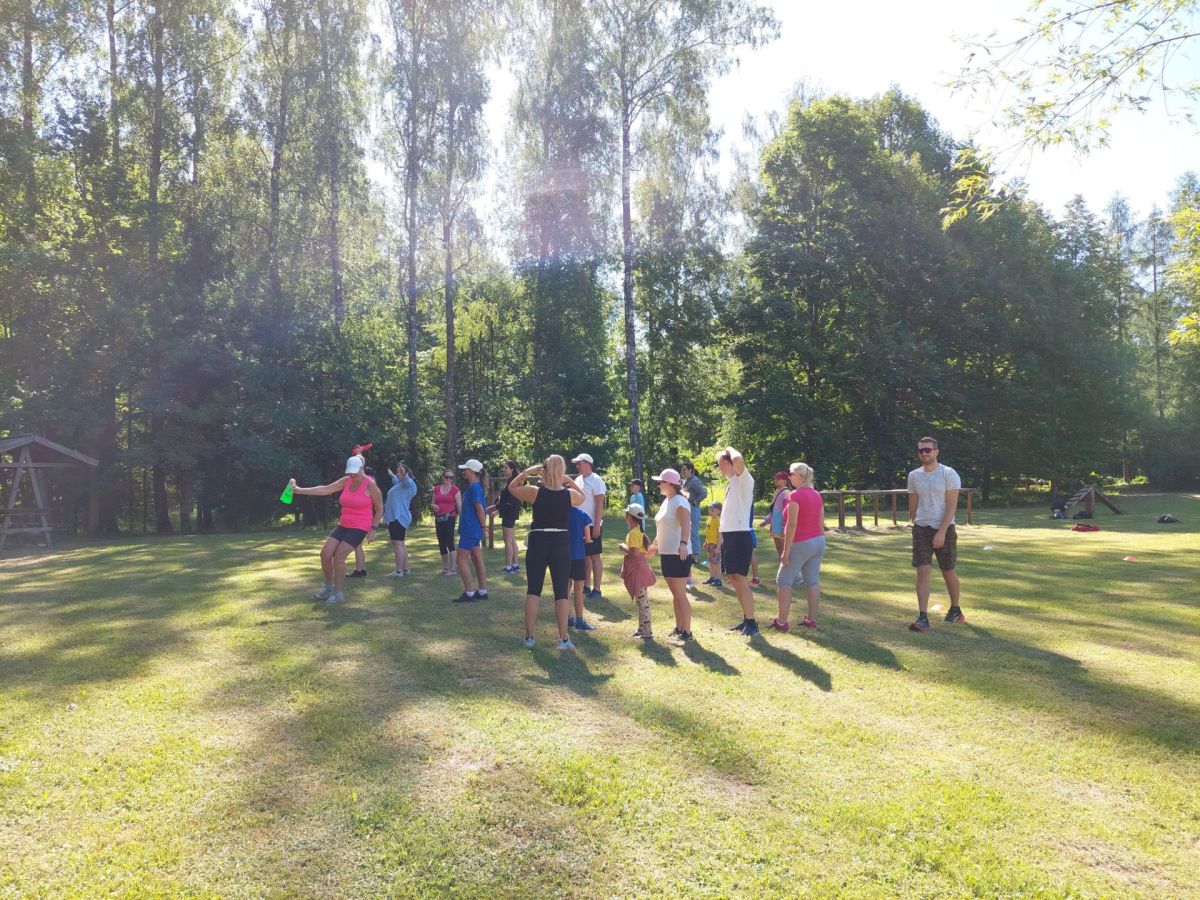 Dodies ģimeniskā pārgājienā pa Ābeļu pagastu!