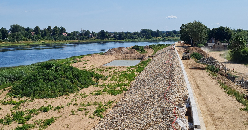 Kādam nolūkam pie Daugavas aizsargdambja Jēkabpilī izrakti dīķi?