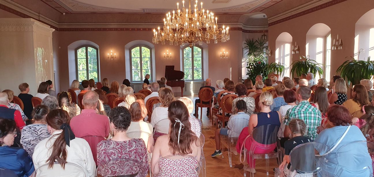 Krustpils pilī izskanējis romantiskās mūzikas un laikmeta koncertuzvedums 